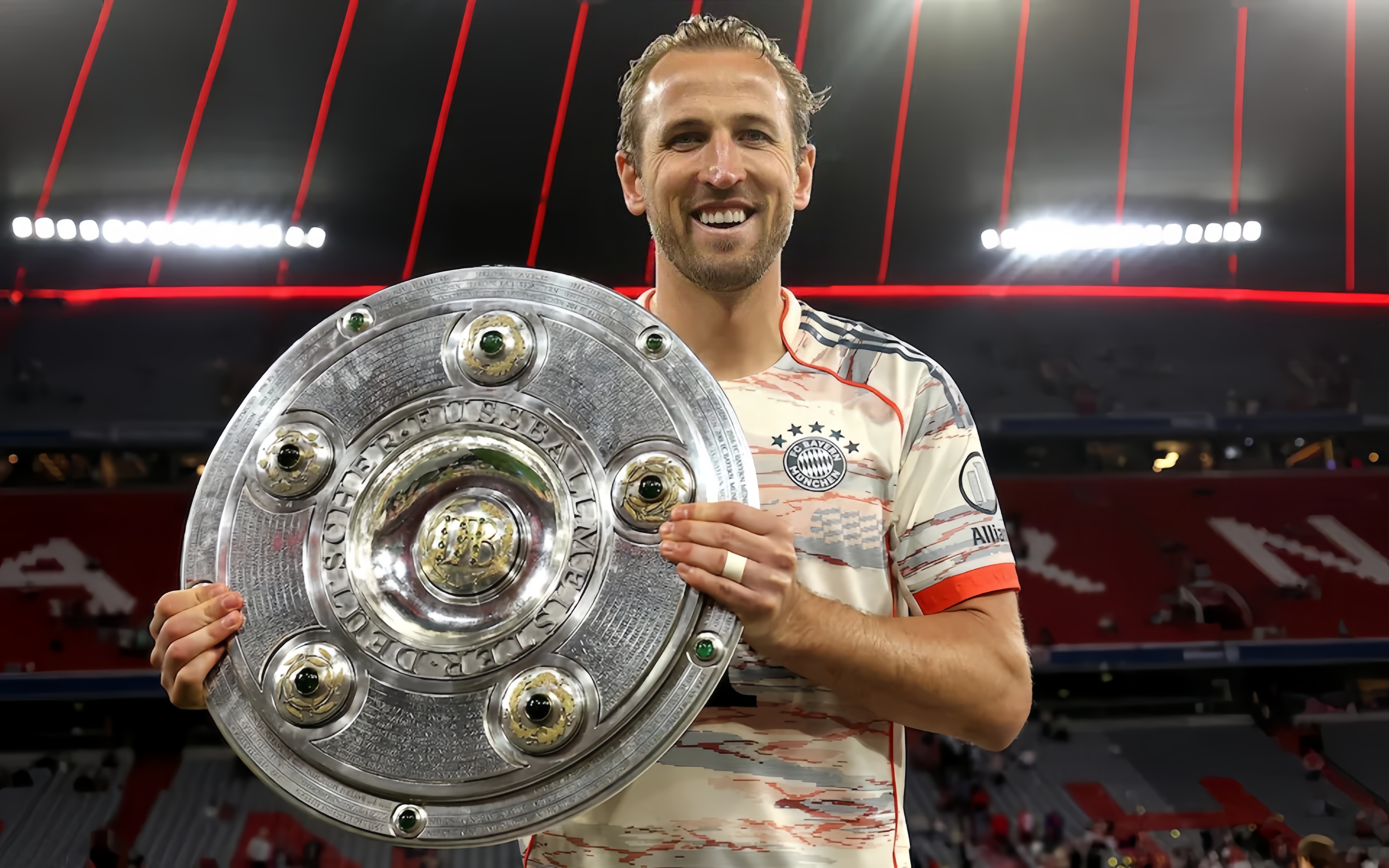 塞内加尔翻盘意大利，哈里·凯恩高光表现的简单介绍