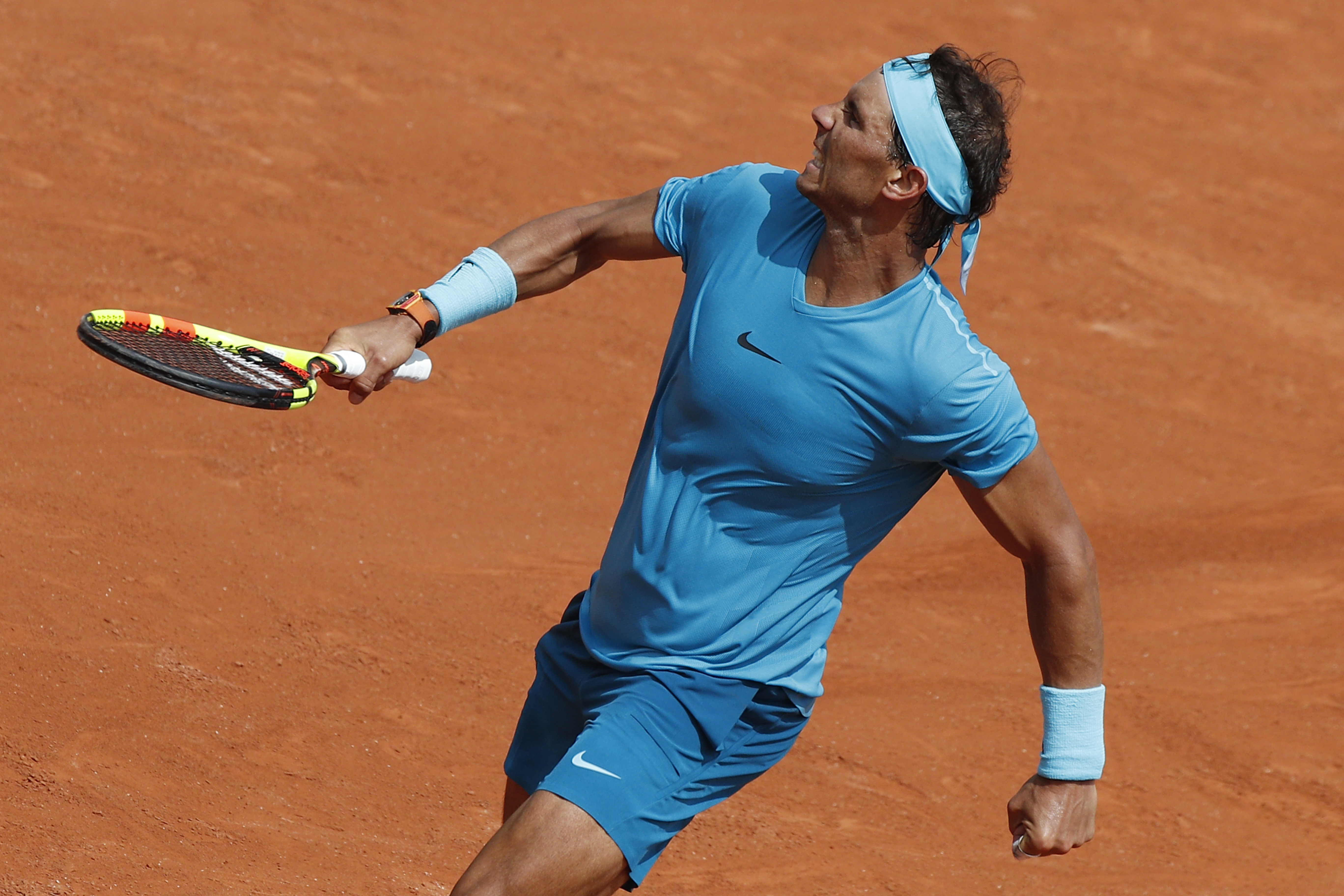 包含法国网球队轻取西班牙网球队，纳达尔打破历史纪录的词条