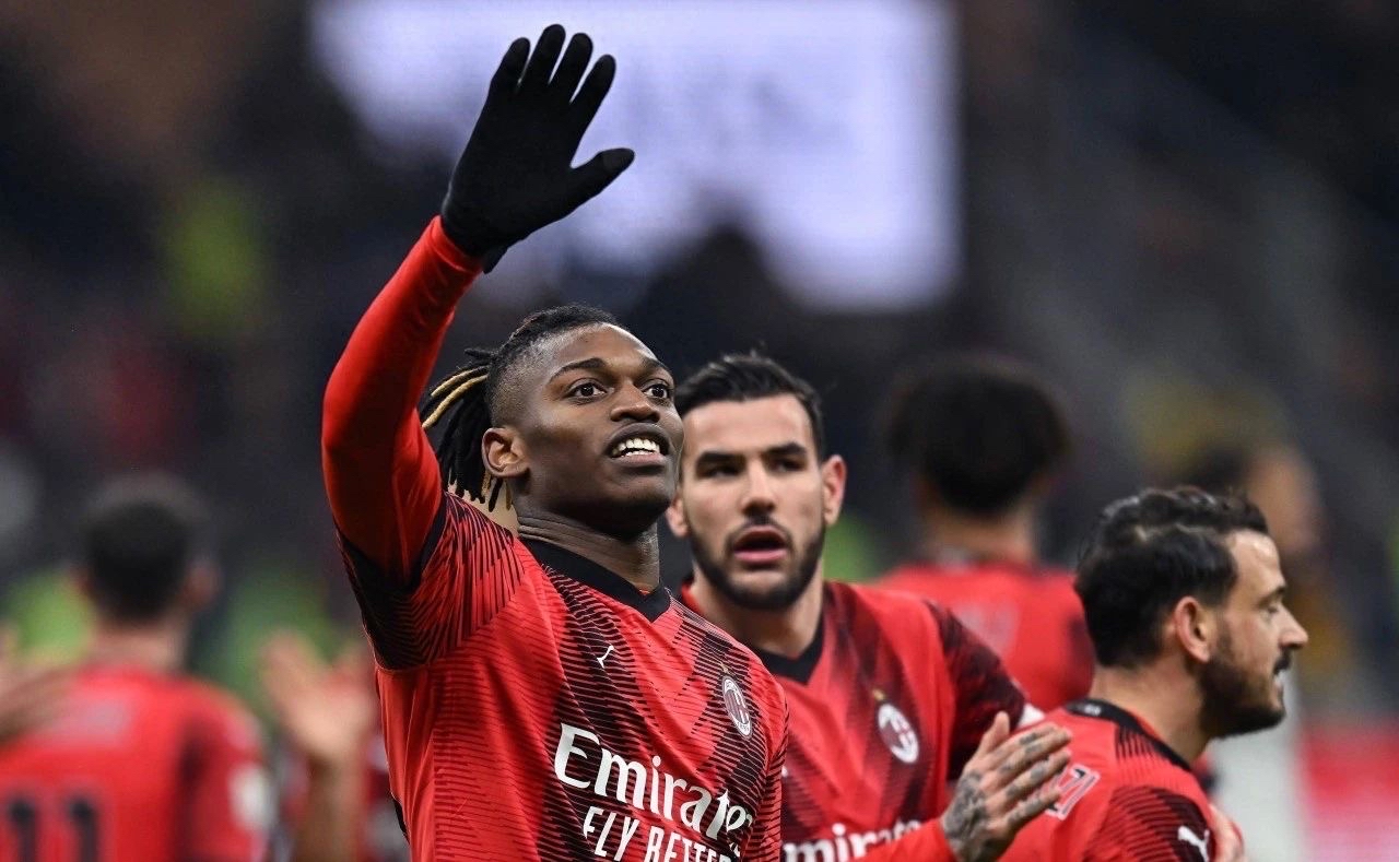 意甲巨人遭受连败:尤文图斯欧冠前景岌岌可危 意甲巨人遭受连败:尤文图斯欧冠前景岌岌可危