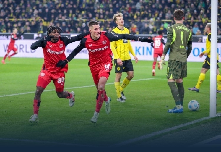 包含勒沃库森客场击败对手，晋级积分榜的词条