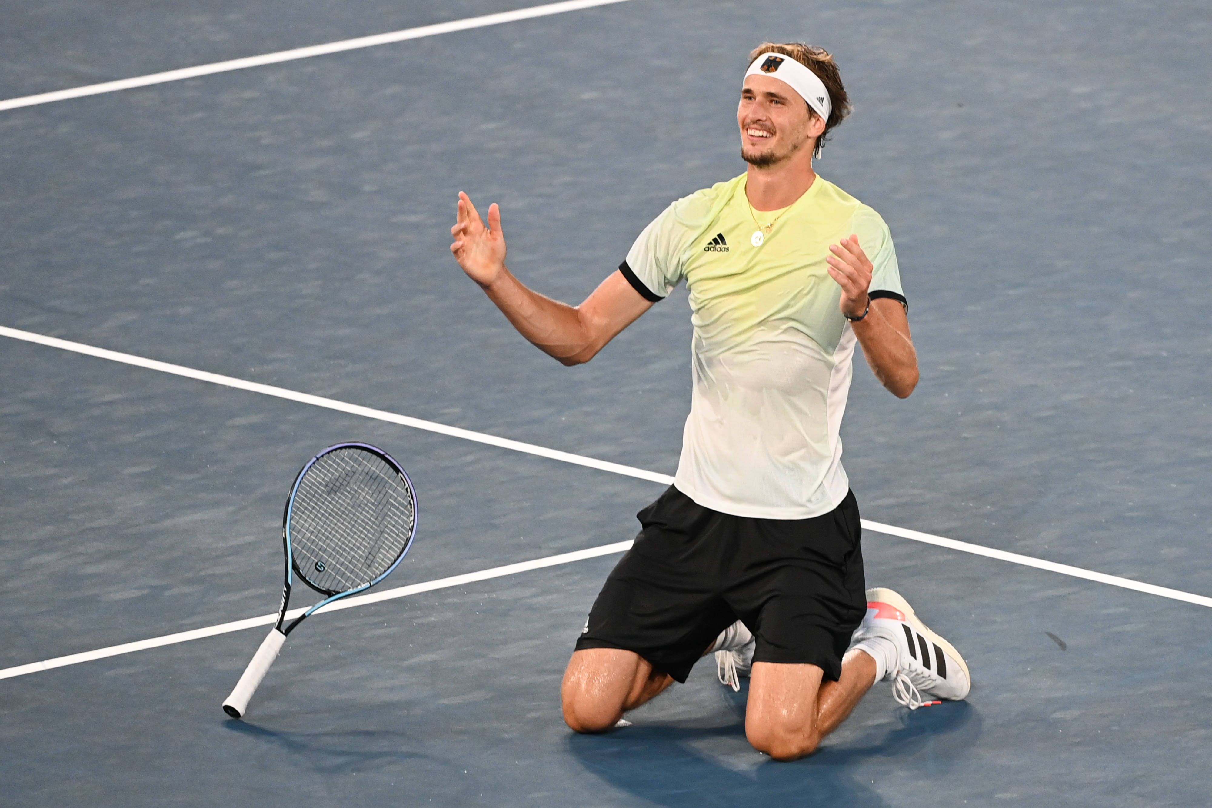 关于法国网球队逆转英国网球队，兹维列夫高光表现的信息