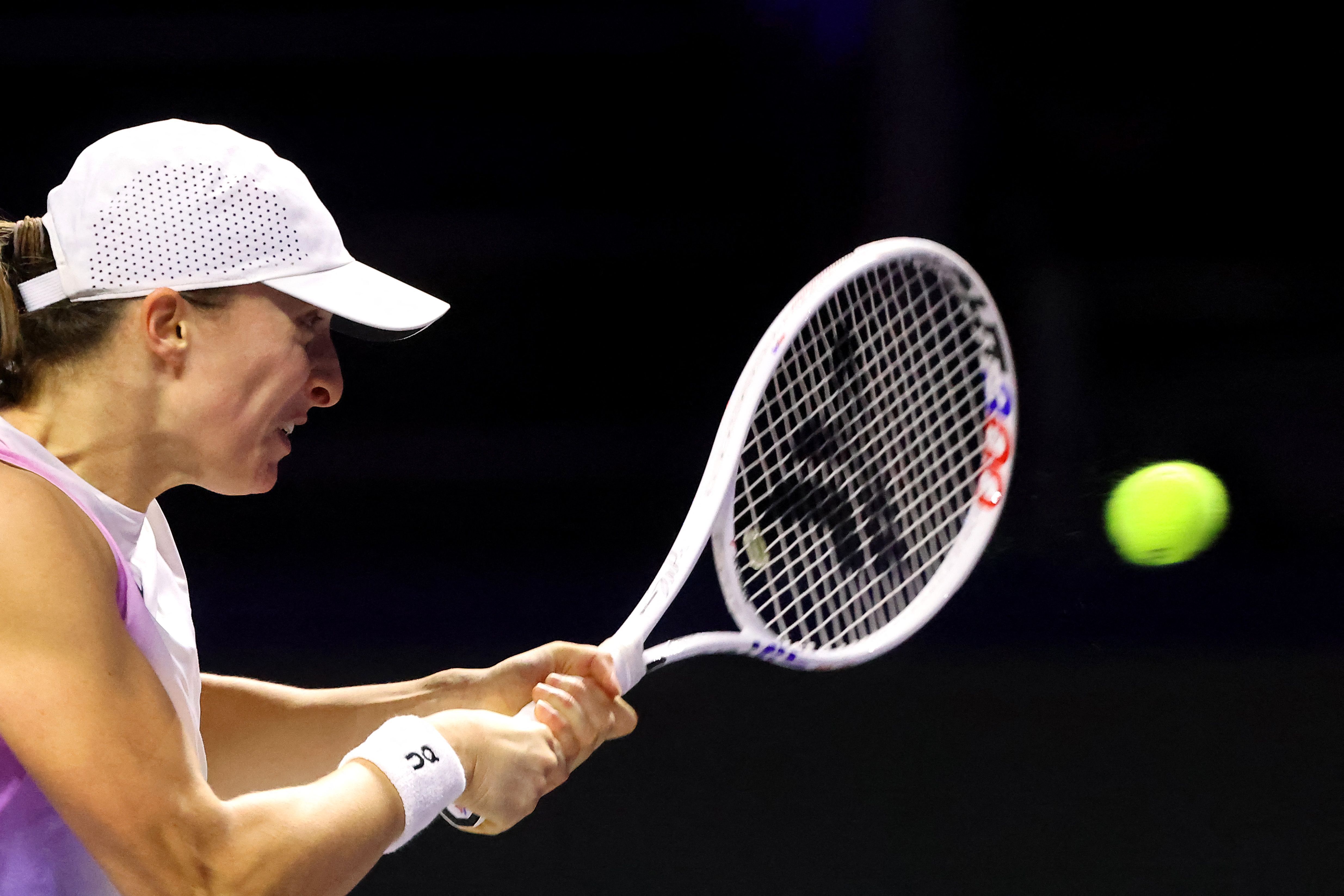 意大利网球队轻取世界网球队，克耶高斯关键制胜的简单介绍