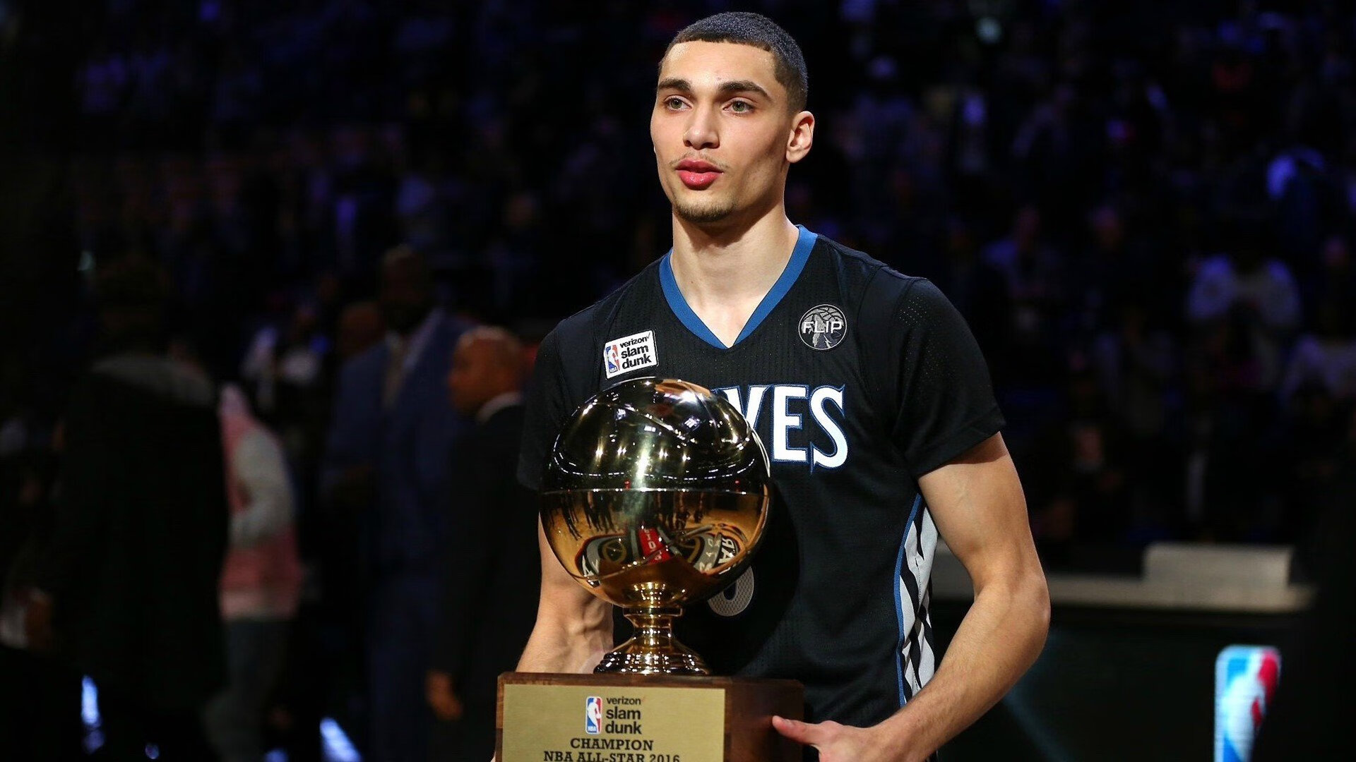 开云体育官网-F1新赛季揭幕战之夜，拉梅洛惊艳四座，新星如何改写方程式？