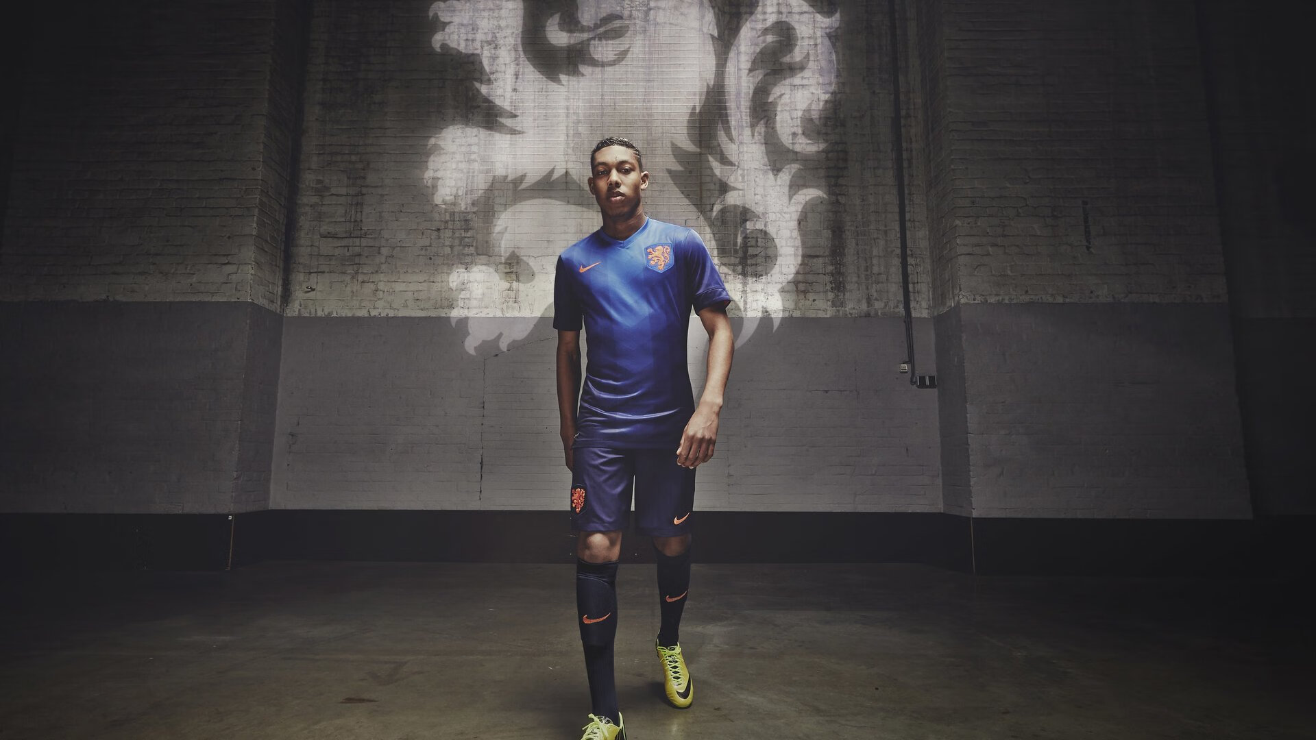 开云平台-红牛二队完胜迈凯伦，维斯塔潘惊艳四座，一场颠覆预期的F1传奇之战