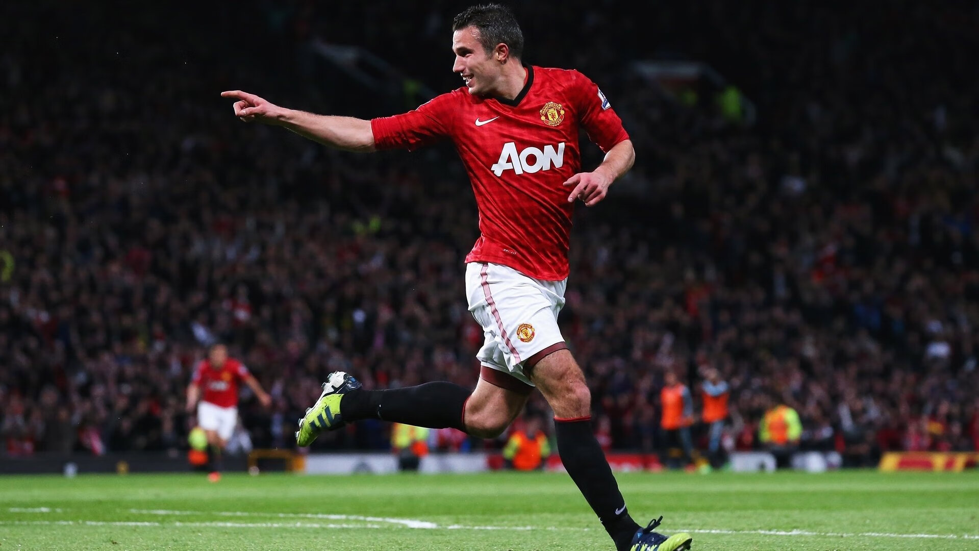 开云平台-欧冠夜的双重奏，AC米兰铁血逆袭，本泽马伯纳乌封神